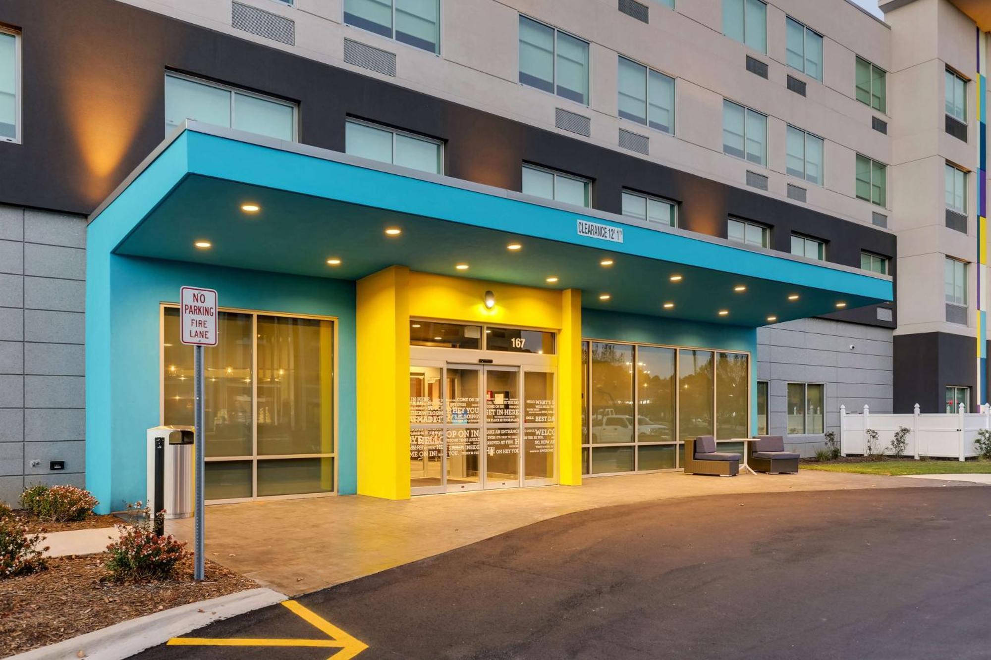 Tru By Hilton Smithfield I-95 Hotel Exterior photo